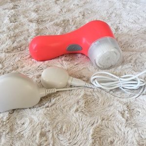 Clarisonic Mia 1 with luxe cashmere brush head